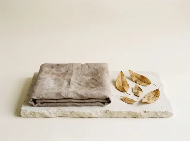 Áo linen nhuộm lá bàng