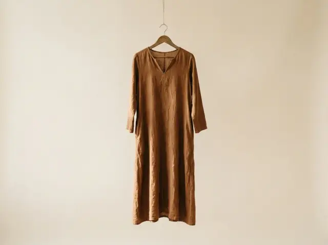 Đầm linen nhuộm củ nâu